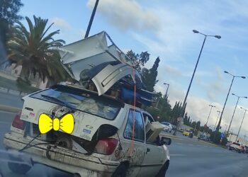 Αυτοκίνητο – σκουπιδοντενεκές, που γράφει στα παλιά του τα παπούτσια τον ΚΟΚ