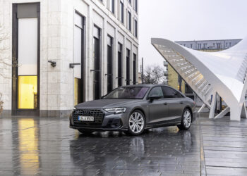 Το νέο Audi A8 κάνει μόνο του μανούβρες χωρίς τον οδηγό! (+video)