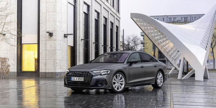 Το νέο Audi A8 κάνει μόνο του μανούβρες χωρίς τον οδηγό! (+video)