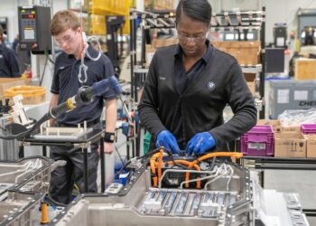 BMW: Διείσδυση στην Κίνα με συμφωνία έως το 2040