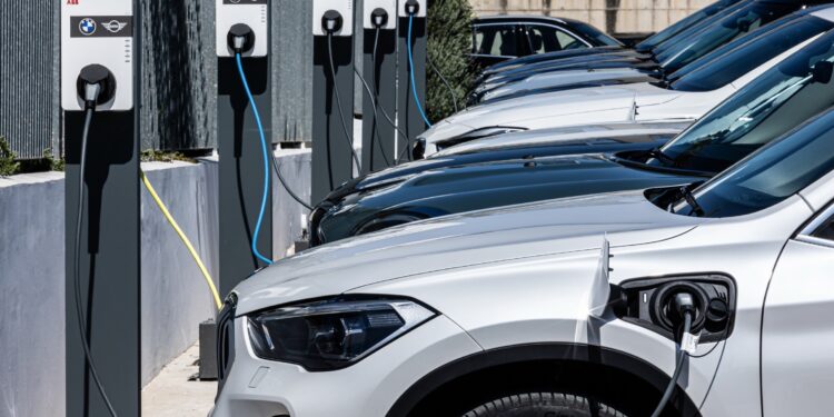 Tο BMW Group Hellas εξηλεκτρίζει 100% τον εταιρικό στόλο οχημάτων του