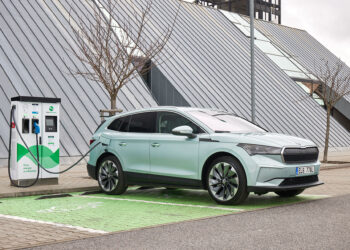 SKODA ENYAQ iV: Νέο λογισμικό, περισσότερη αυτονομία