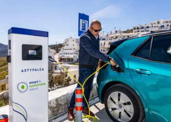 Παράδοση από την Kosmocar των πρώτων ηλεκτρικών αυτοκινήτων Volkswagen ID