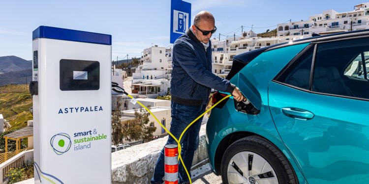 Παράδοση από την Kosmocar των πρώτων ηλεκτρικών αυτοκινήτων Volkswagen ID