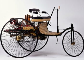 H Mercedes-Benz Ελλάς και το ταξίδι της αυτοκίνησης στο χρόνο, με οδηγό τον εφευρέτη της!