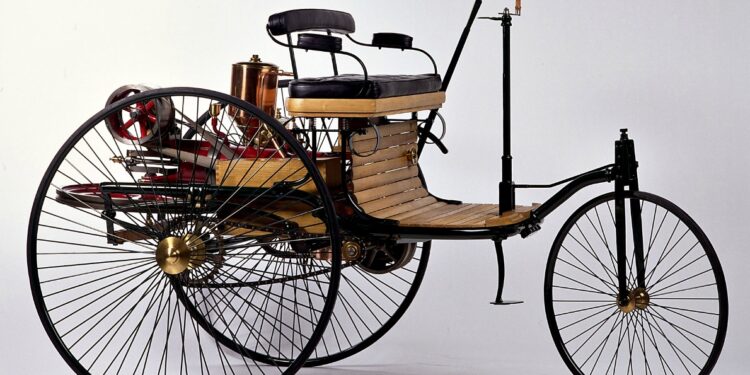 H Mercedes-Benz Ελλάς και το ταξίδι της αυτοκίνησης στο χρόνο, με οδηγό τον εφευρέτη της!