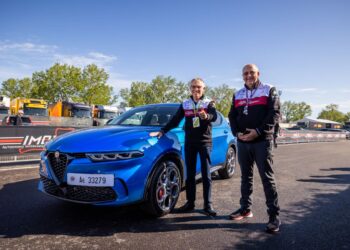 O CEO της Stellantis, Carlos Tavares, συναντά τη νέα Alfa Romeo Tonale