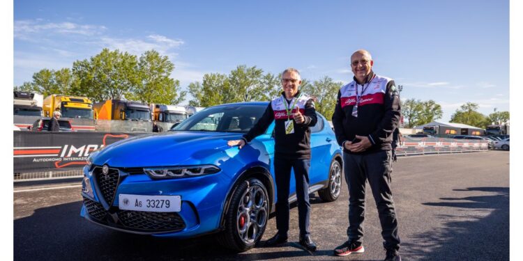 O CEO της Stellantis, Carlos Tavares, συναντά τη νέα Alfa Romeo Tonale