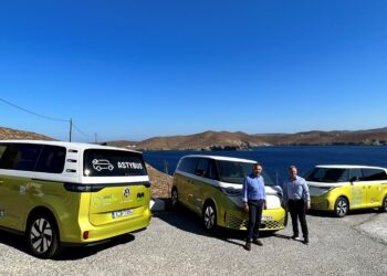 Το νέο εμβληματικό ηλεκτρικό μίνι-βαν Volkswagen ID. BUZZ στην αστική συγκοινωνία της Αστυπάλαιας