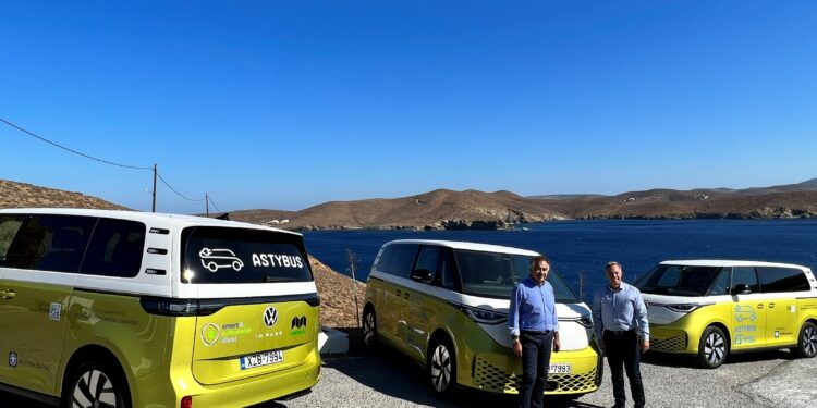 Το νέο εμβληματικό ηλεκτρικό μίνι-βαν Volkswagen ID. BUZZ στην αστική συγκοινωνία της Αστυπάλαιας