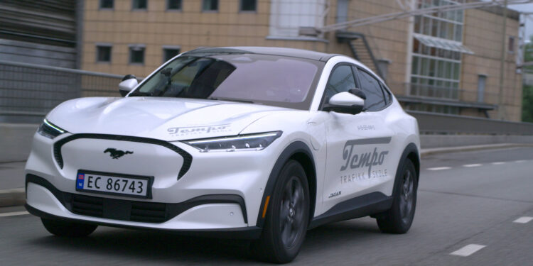 Εκπαιδεύοντας νέους οδηγούς με την ηλεκτρική Ford Mustang Mach-E (+video)