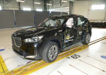 Η νέα BMW X1 και η νέα BMW Σειρά 2 Active Tourer έπεισαν τους ειδικούς με τα καινοτόμα συστήματά τους στον τομέα της παθητικής ασφάλειας