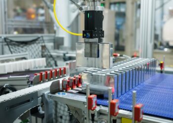 Ξεκινά η λειτουργία της πρώτης γραμμής επίστρωσης κυψελών για μονάδες μπαταριών