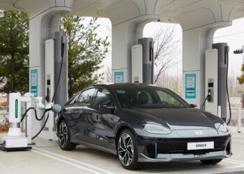 H Hyundai αποκαλύπτει ρομπότ για αυτόματη φόρτιση  ηλεκτρικών οχημάτων