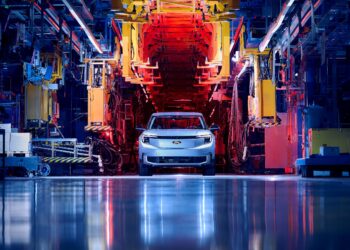 Ξεκίνησε η παραγωγή του νέου, αμιγώς ηλεκτρικού Explorer στο εργοστάσιο συναρμολόγησης EV της Ford στην Κολωνία