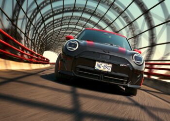 Η MINI λανσάρει παγκόσμια καμπάνια για τα μοντέλα John Cooper Works