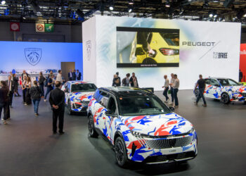 Η Peugeot παρουσίασε εχθές στο Σαλόνι του Παρισιού την πλήρη ηλεκτρική γκάμα μοντέλων της