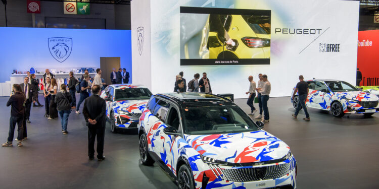 Η Peugeot παρουσίασε εχθές στο Σαλόνι του Παρισιού την πλήρη ηλεκτρική γκάμα μοντέλων της