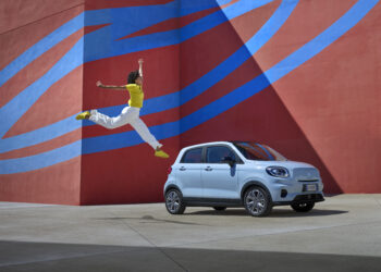 Η Leapmotor στην έκθεση αυτοκινήτου του Παρισιού