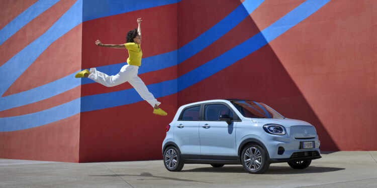 Η Leapmotor στην έκθεση αυτοκινήτου του Παρισιού