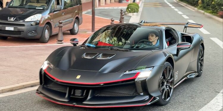 Ο Charles με την νέα του Ferrari SF90XX