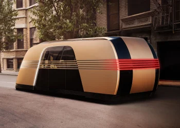 Tesla/Πάει στο μέλλον με Robovan