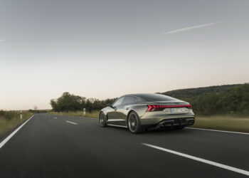 Το κομψό και σπορ S e-tron GT κάνει το ντεμπούτο του με ισχύ έως 679 hp