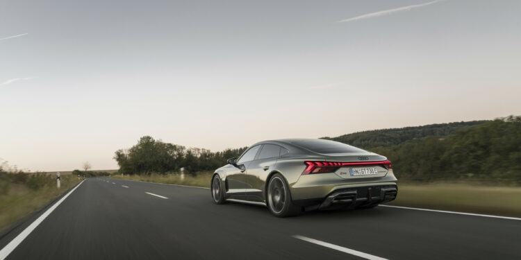 Το κομψό και σπορ S e-tron GT κάνει το ντεμπούτο του με ισχύ έως 679 hp