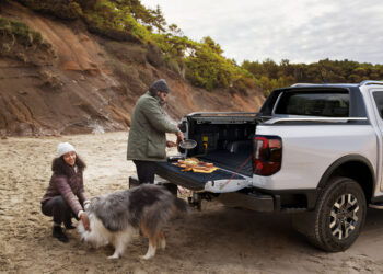Το νέο Ford Ranger Plug-in Hybrid (PHEV) έχει πολυχρηστική πόρτα