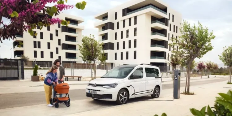 Διαθέσιμη η plug-in υβριδική έκδοση του Caddy Life