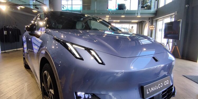 Το Lynk & Co 02 εντυπωσιάζει με την ηλεκτρική του τεχνολογία
