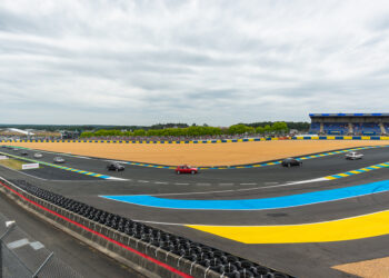 Tο νέο PEUGEOT E-208 GTI έκανε τον πρώτο του γύρο στην θρυλική πίστα του Le Mans